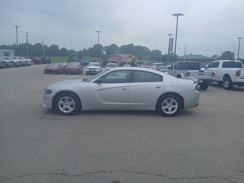 Used 2021 Dodge Charger SXT w/ Blacktop Package RWD image 5