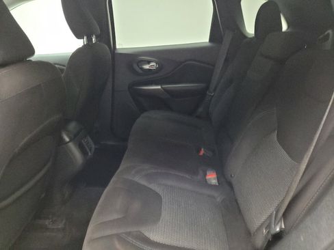 Used 2019 Jeep Cherokee Latitude w/ Cold Weather Group image 18