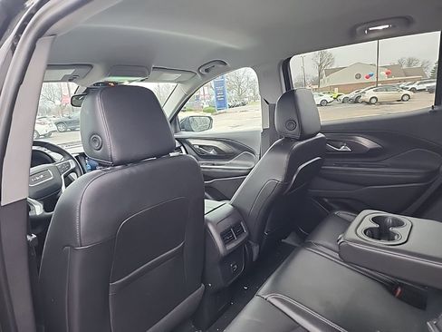 Used 2024 GMC Terrain SLT image 8