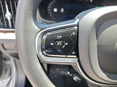 Certified 2025 Volvo S60 T8 Plus AWD/4WD image 22