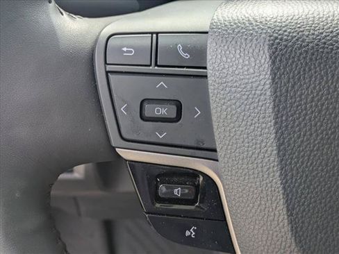 Used 2025 Toyota Camry XLE FWD image 13