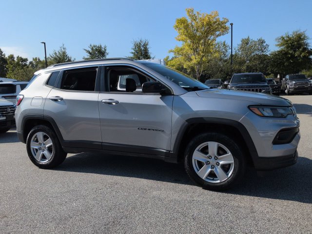 Certified 2022 Jeep Compass Latitude AWD/4WD image 2