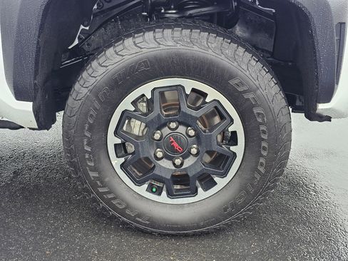 Used 2024 Toyota Tacoma TRD Off-Road w/ TRD Off Road Upgrade Package image 9
