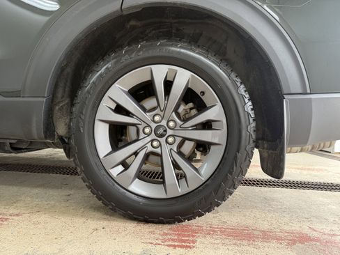 Used 2022 Ford Explorer XLT w/ Equipment Group 202A image 7