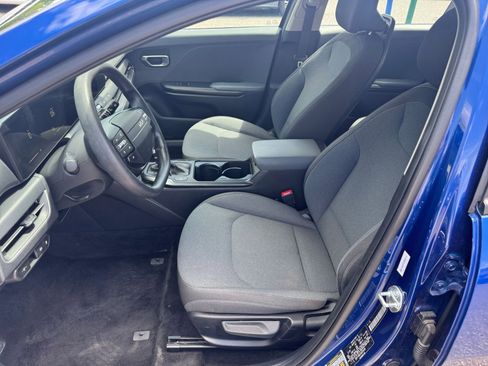 Used 2025 Kia K4 FWD image 25
