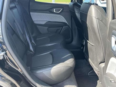 Used 2024 Jeep Compass Latitude image 25