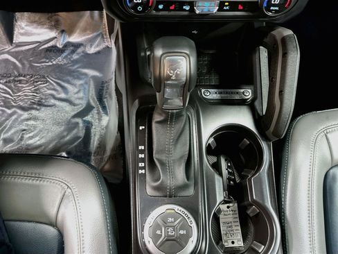 Used 2024 Ford Bronco Outer Banks AWD/4WD image 17