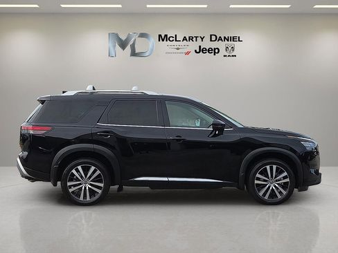 Used 2025 Nissan Pathfinder Platinum w/ Cargo Package AWD/4WD image 6