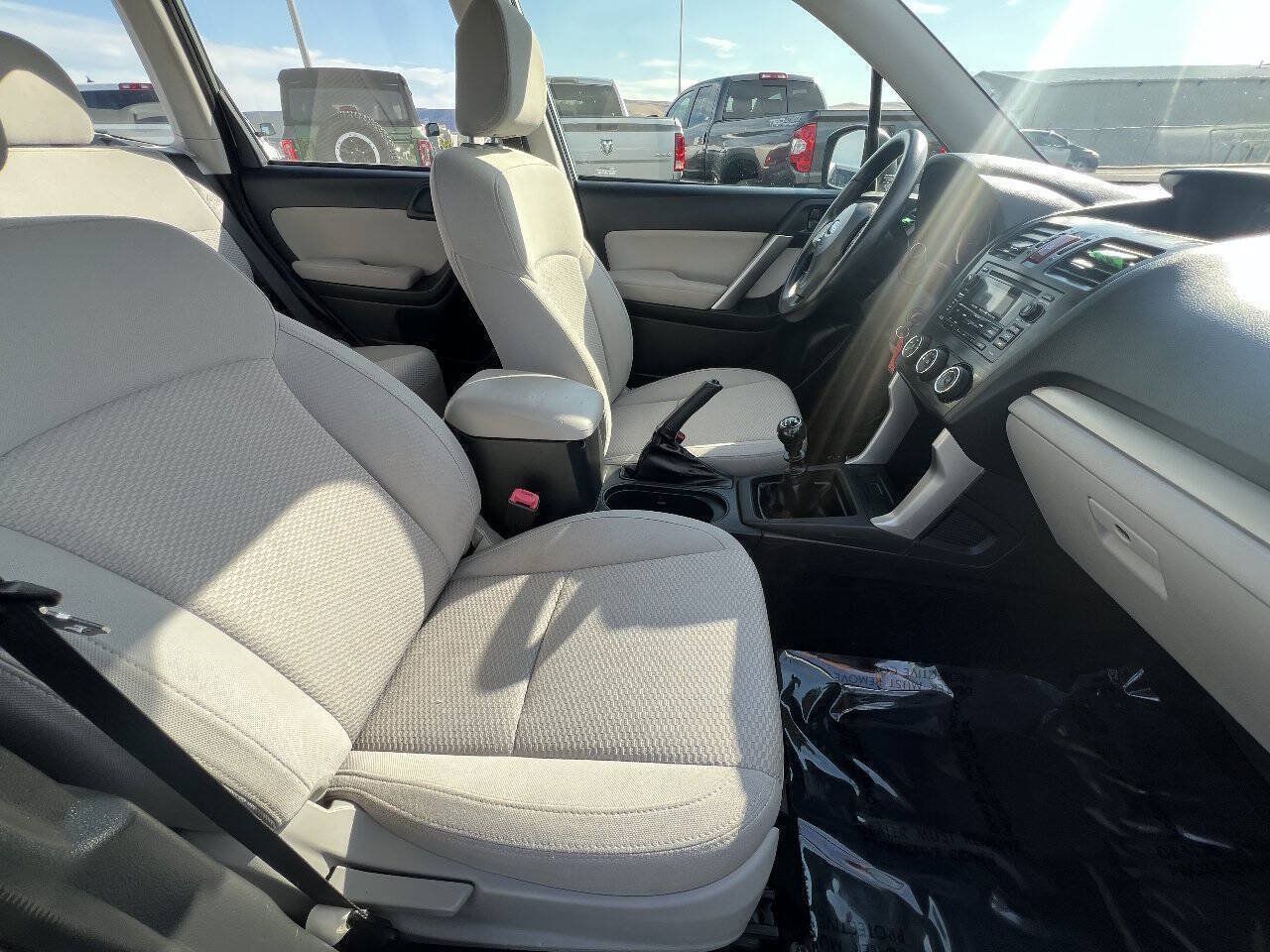 Used 2015 Subaru Forester 2.5i AWD/4WD image 7