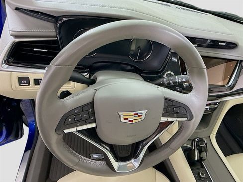 Used 2024 Cadillac XT6 Premium Luxury image 5
