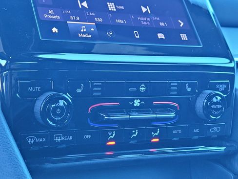 New 2025 Jeep Grand Cherokee Altitude image 18