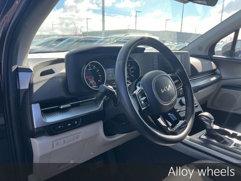 Certified 2024 Kia Carnival LX image 10