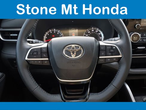 Used 2021 Toyota Highlander LE image 24