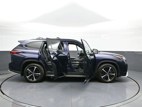 Used 2021 Toyota Highlander XSE image 44