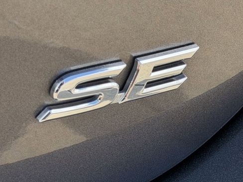 Used 2024 Toyota Camry SE FWD image 11