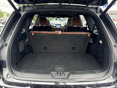 Used 2023 Lincoln Aviator Reserve w/ Equipment Group 201A image 5