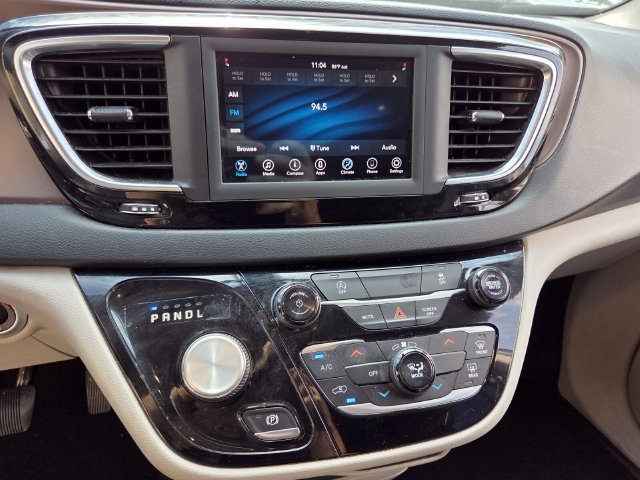 Used 2020 Chrysler Voyager LX FWD image 25