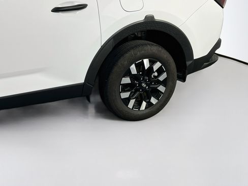 Used 2025 Hyundai Santa Cruz SE AWD/4WD image 28