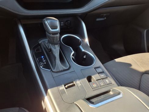 Used 2023 Toyota Highlander LE FWD image 25