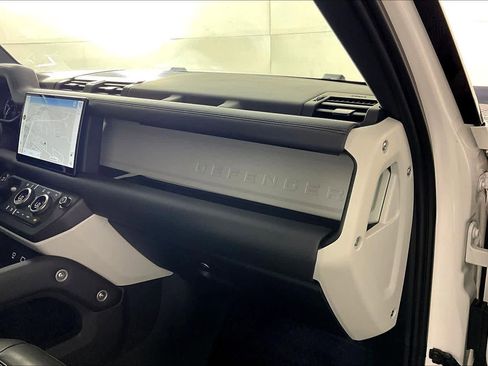 Used 2023 Land Rover Defender 110 S image 16