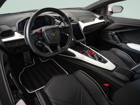 Used 2024 Lamborghini Revuelto AWD/4WD image 7