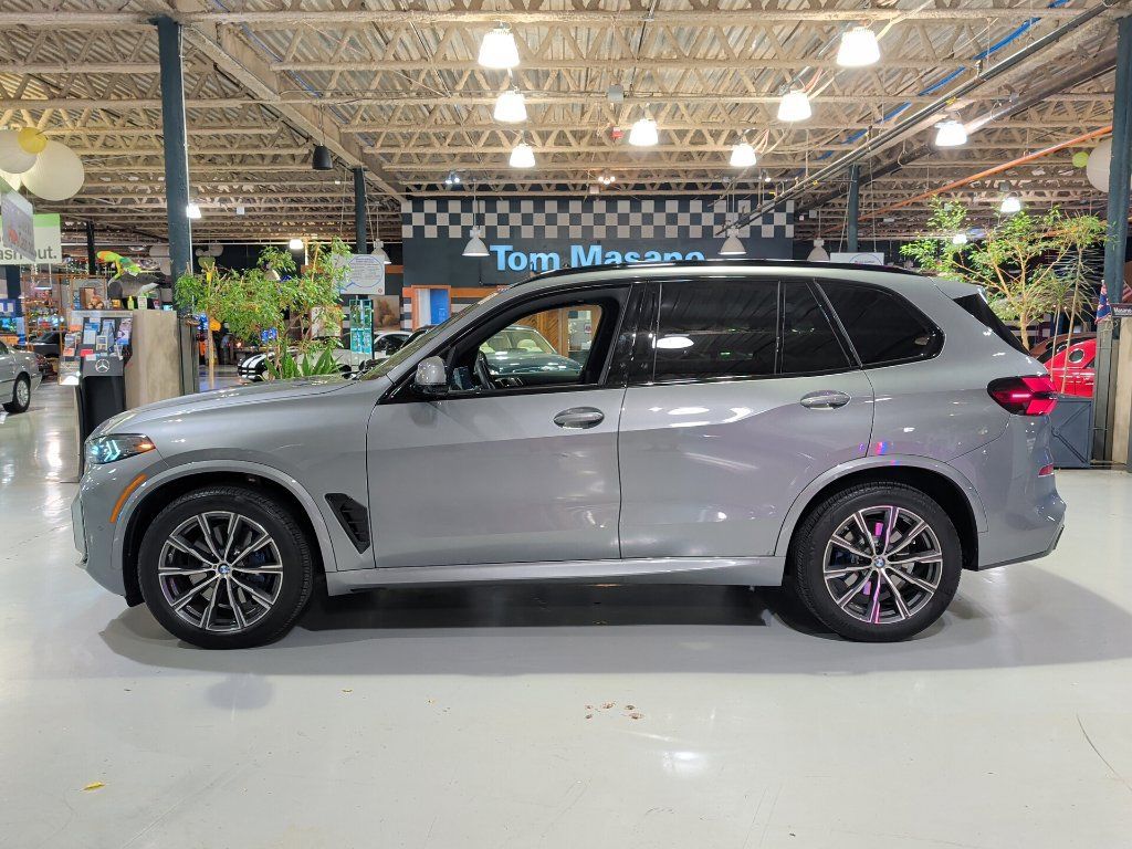 Certified 2026 BMW X5 xDrive40i w/ M Sport Package AWD/4WD image 12