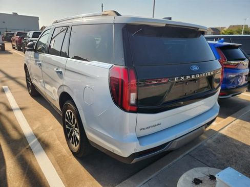 Used 2025 Ford Expedition Platinum AWD/4WD image 4