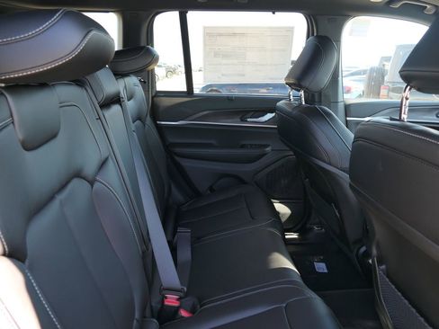 New 2025 Jeep Grand Cherokee Limited image 19