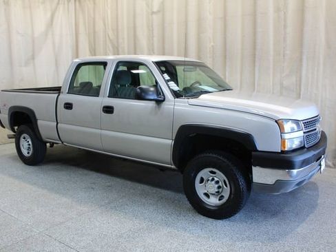 Used 2005 Chevrolet Silverado 2500 W/T w/ Skid Plate Package image 2