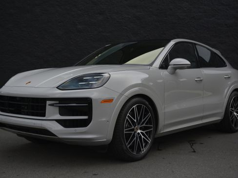 Certified 2025 Porsche Cayenne GTS image 43
