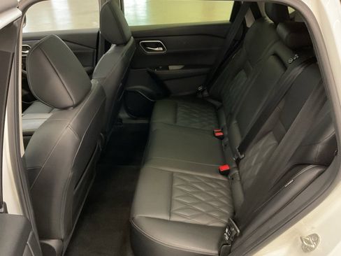 Used 2024 Nissan Rogue Platinum image 21