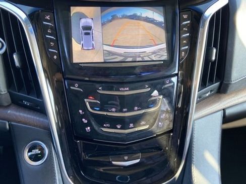 Used 2016 Cadillac Escalade ESV Premium image 21