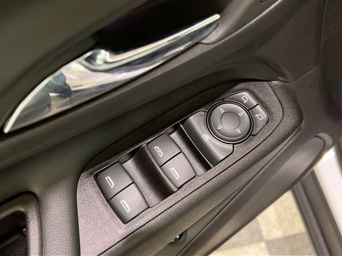 Used 2019 Chevrolet Equinox Premier image 30