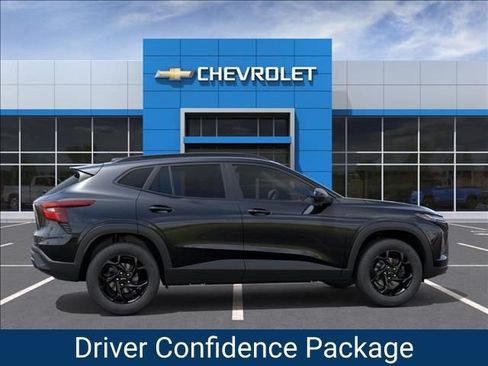 New 2026 Chevrolet Trax LT w/ Driver Confidence Package FWD image 5