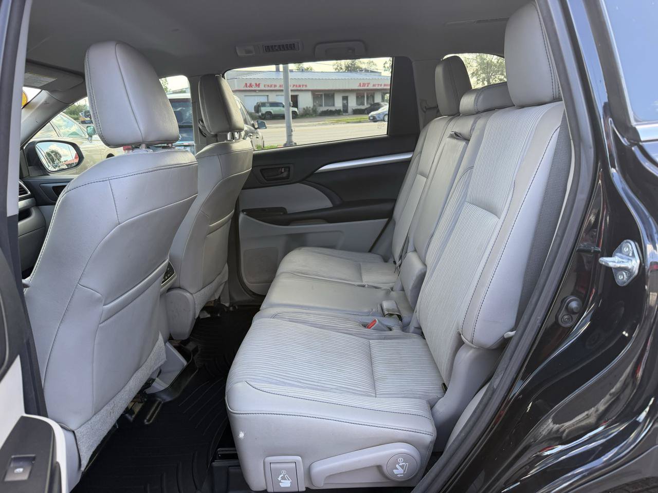 Used 2017 Toyota Highlander Plus AWD/4WD image 11