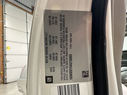 Used 2010 Cadillac DTS Luxury image 29