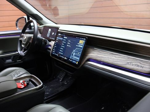 Used 2023 Rivian R1T Adventure image 35