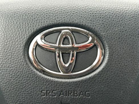 Used 2023 Toyota Highlander XLE image 39