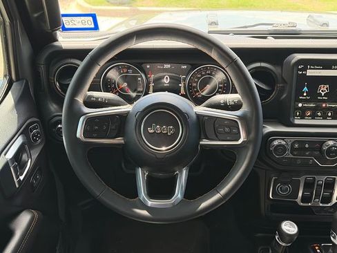 Used 2023 Jeep Gladiator Overland AWD/4WD image 15