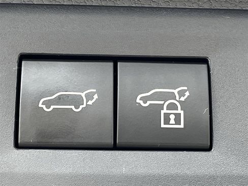 Used 2024 Toyota Grand Highlander AWD Hybrid image 30