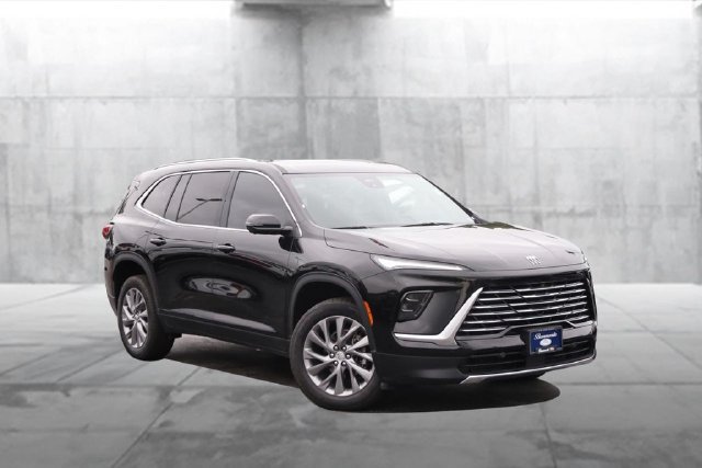 Used 2025 Buick Enclave Preferred AWD/4WD image 2