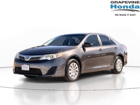 Used 2012 Toyota Camry L image 1