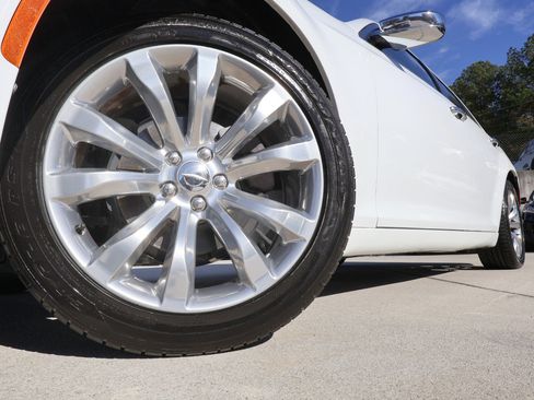 Used 2018 Chrysler 300 Limited image 23