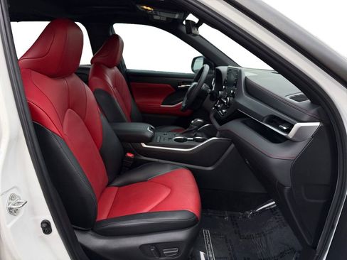 Used 2022 Toyota Highlander XSE image 18