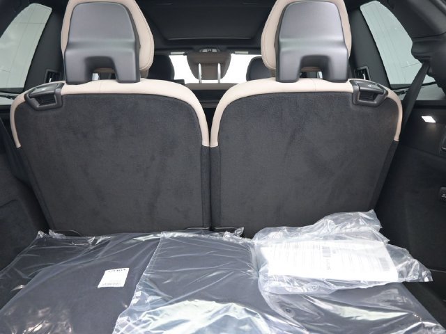 New 2026 Volvo XC90 T8 Plus AWD/4WD image 32
