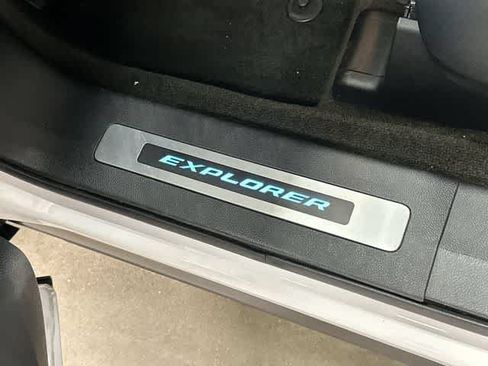 Used 2017 Ford Explorer Platinum AWD/4WD image 31