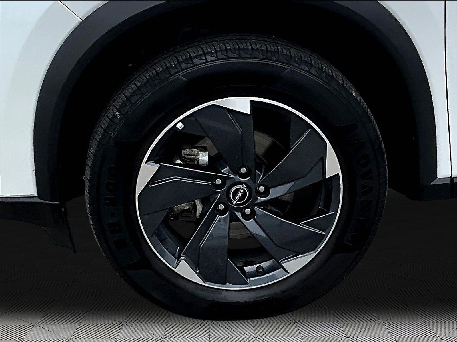 Used 2025 Nissan Rogue SV AWD/4WD image 34
