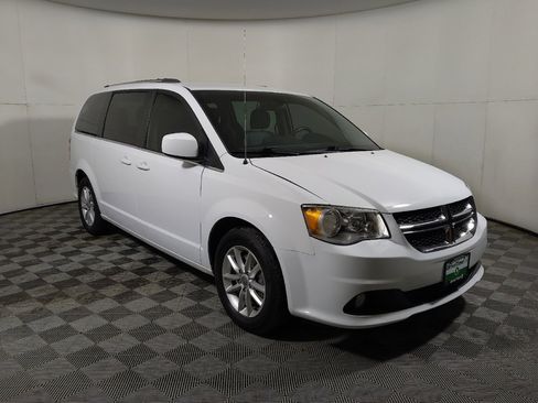 Used 2019 Dodge Grand Caravan SXT w/ Driver Convenience Group image 13