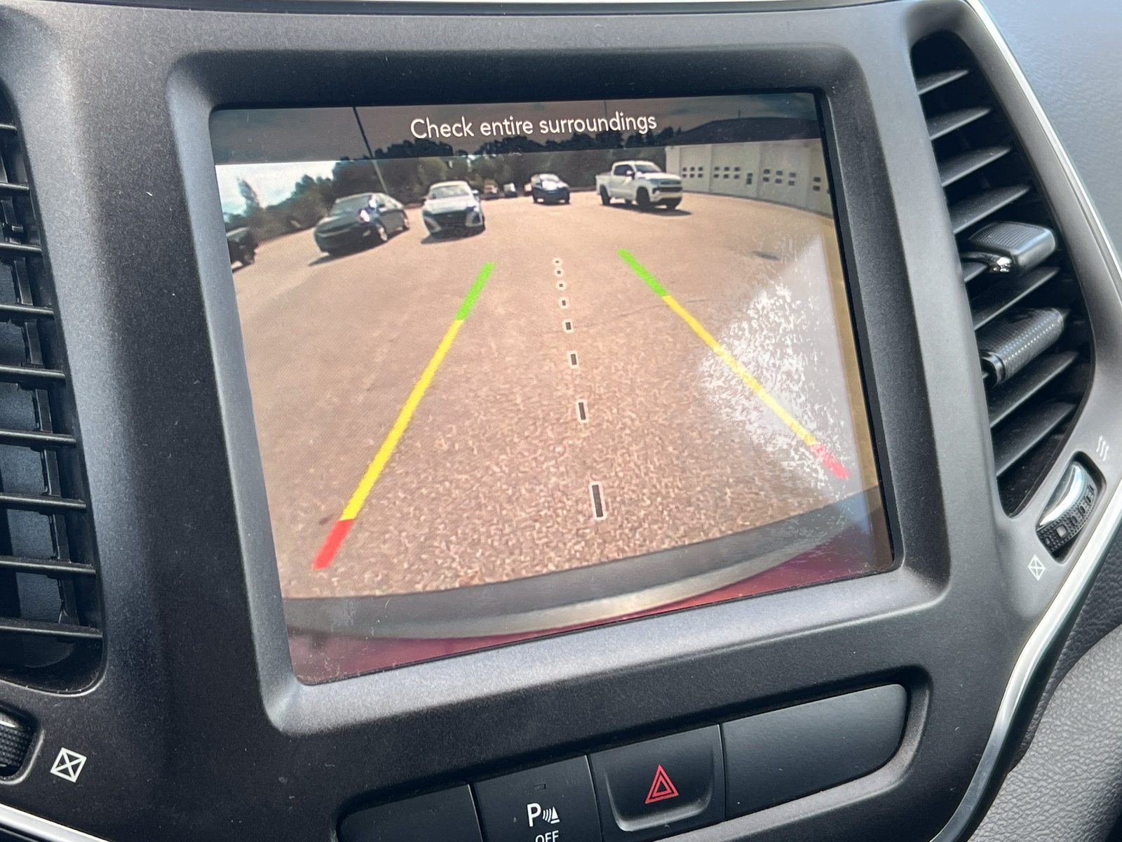 Used 2019 Jeep Cherokee Trailhawk AWD/4WD image 9