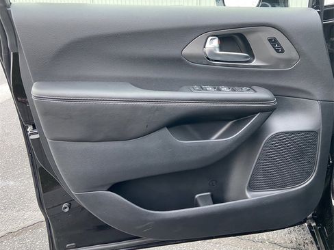 New 2026 Chrysler Pacifica Select image 12